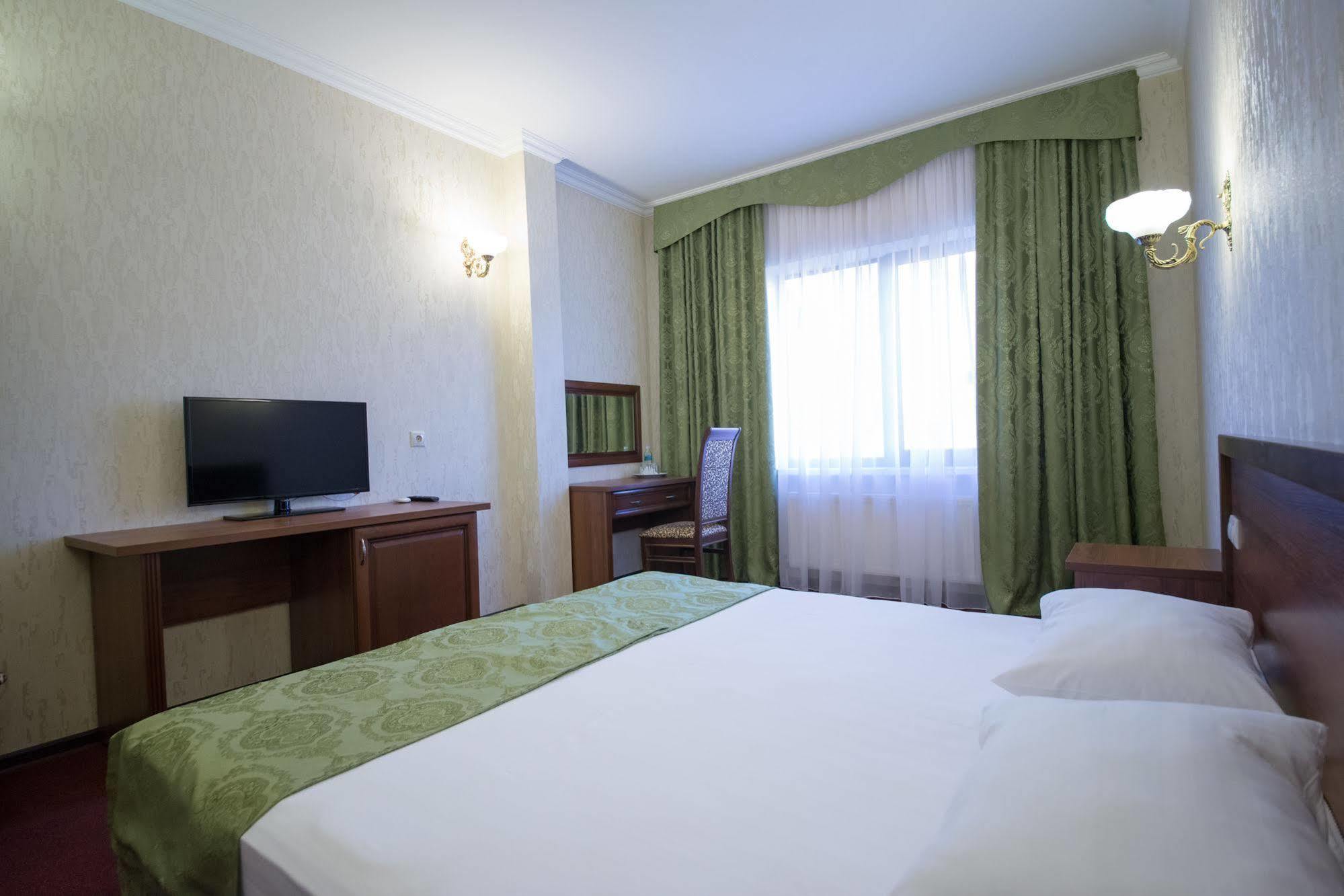 Avrora Hotel Krasnodar Eksteriør billede